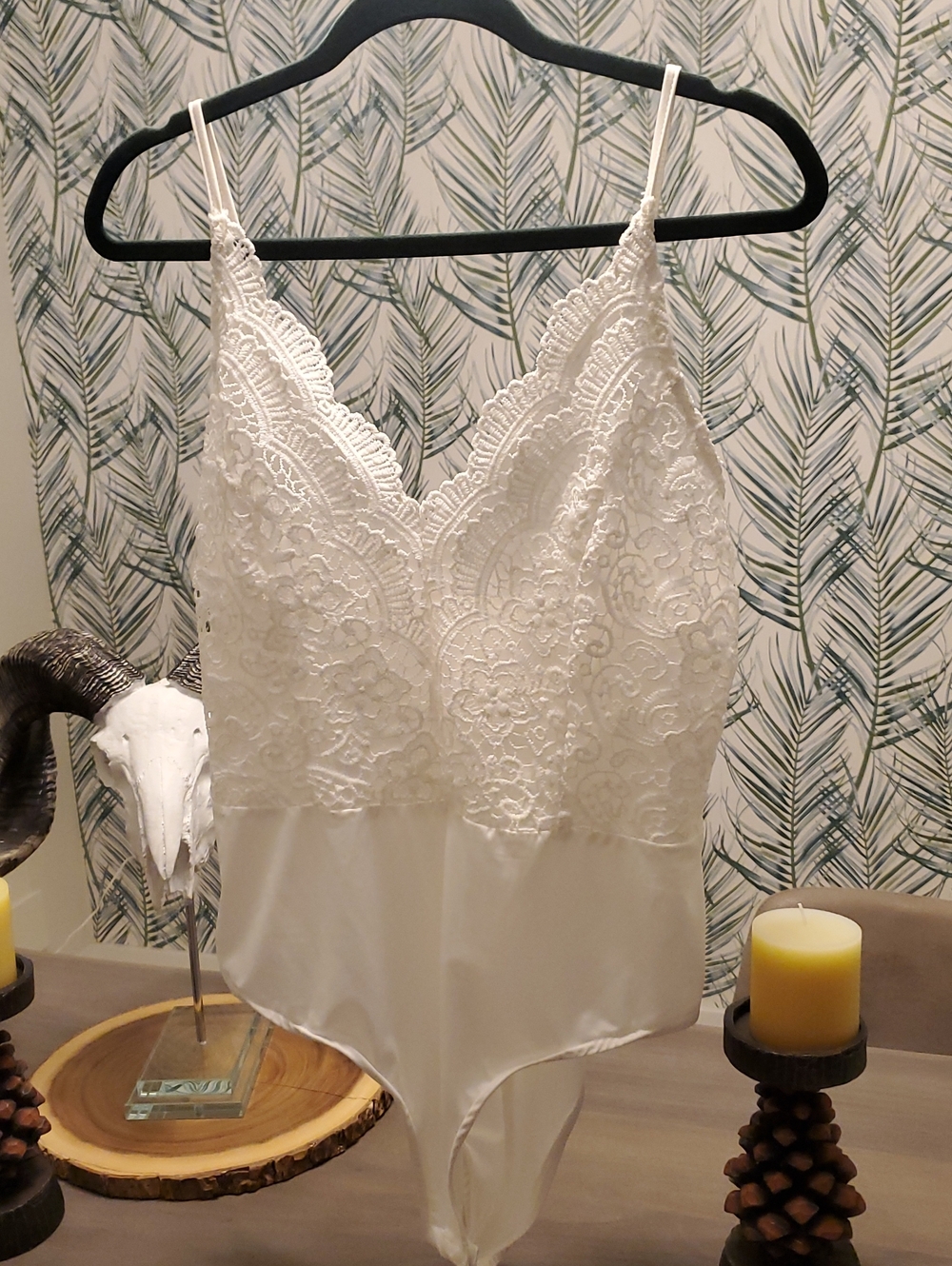 BooHoo- White Lace Bodice Bodysuit Like New, Soft -Full Bottom Sz.18